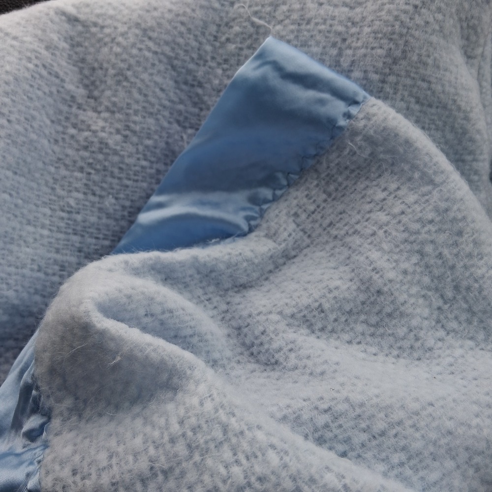 Vintage Cannon Woven Soft Blanket Sky Baby Blue Satin Trim Twin Full Lovely USA